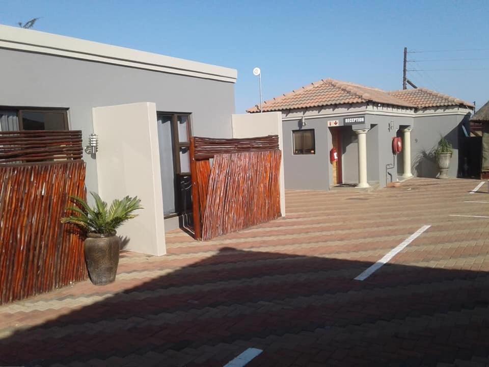 Thavhani Guest House Thohoyandou Exterior photo